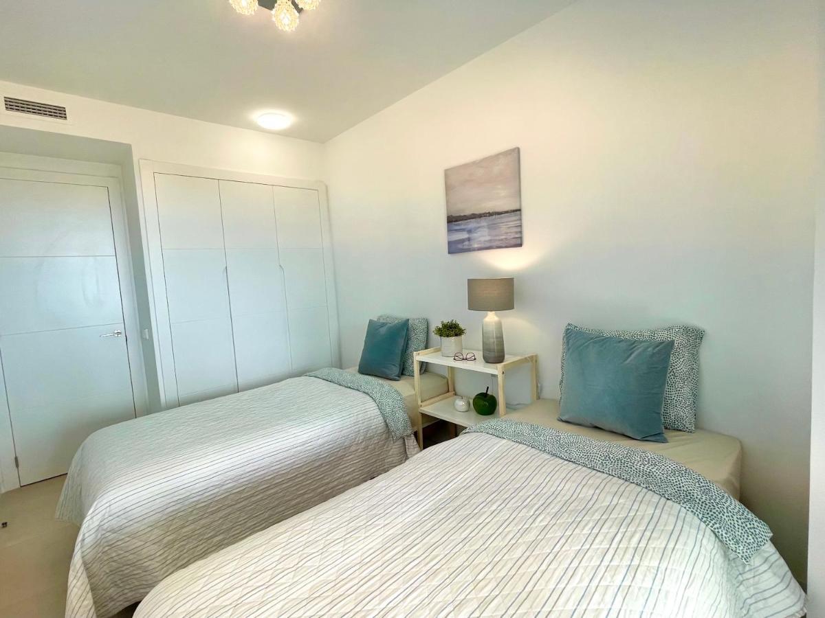Luxury 3 Bedroom Apartment 300M From The Beach Fuengirola Eksteriør billede